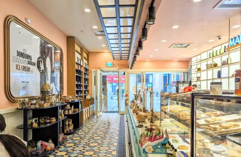  Modern & Sophisticated Restaurant 