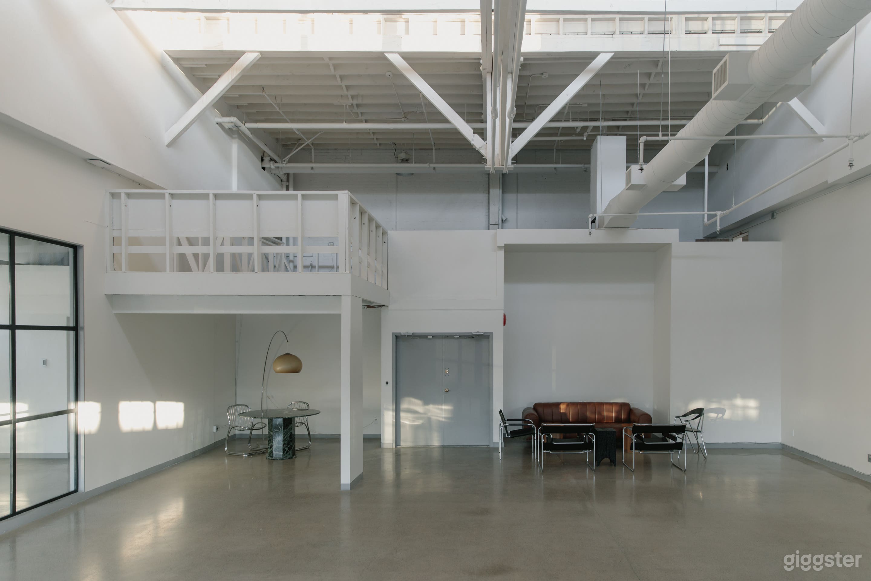 Large Open Space With High Ceilings Photo 2