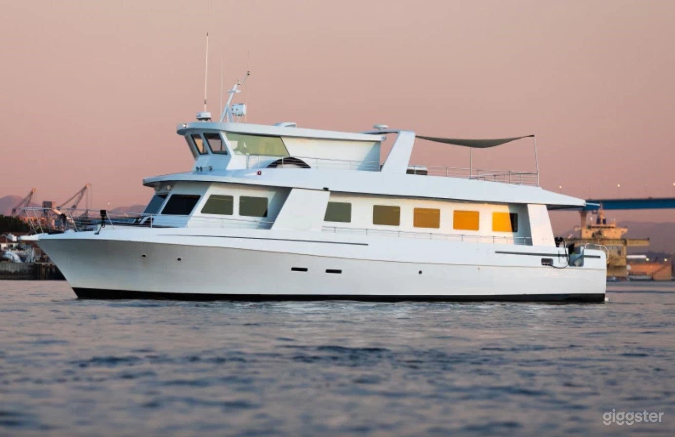 Perfectly Designed Luxury Yacht Photo 1