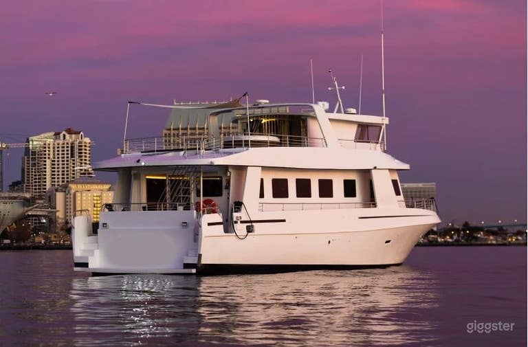  Perfectly Designed Luxury Yacht 