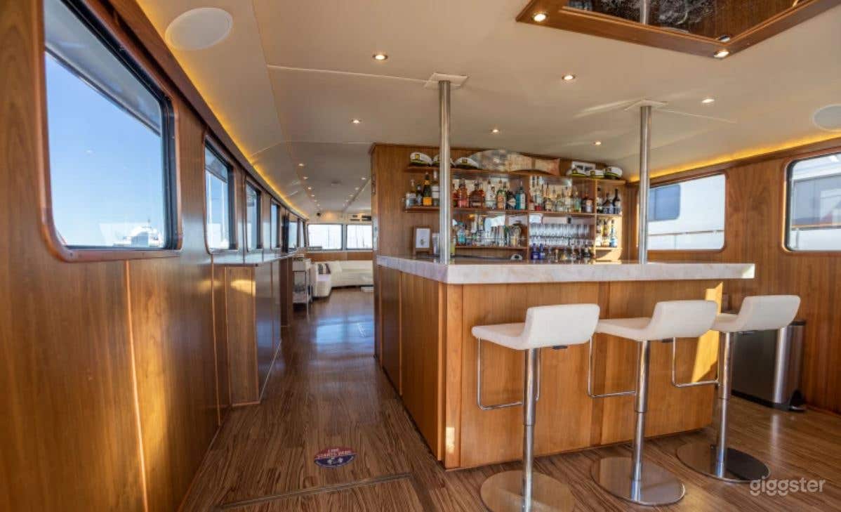 Perfectly Designed Luxury Yacht Photo 4