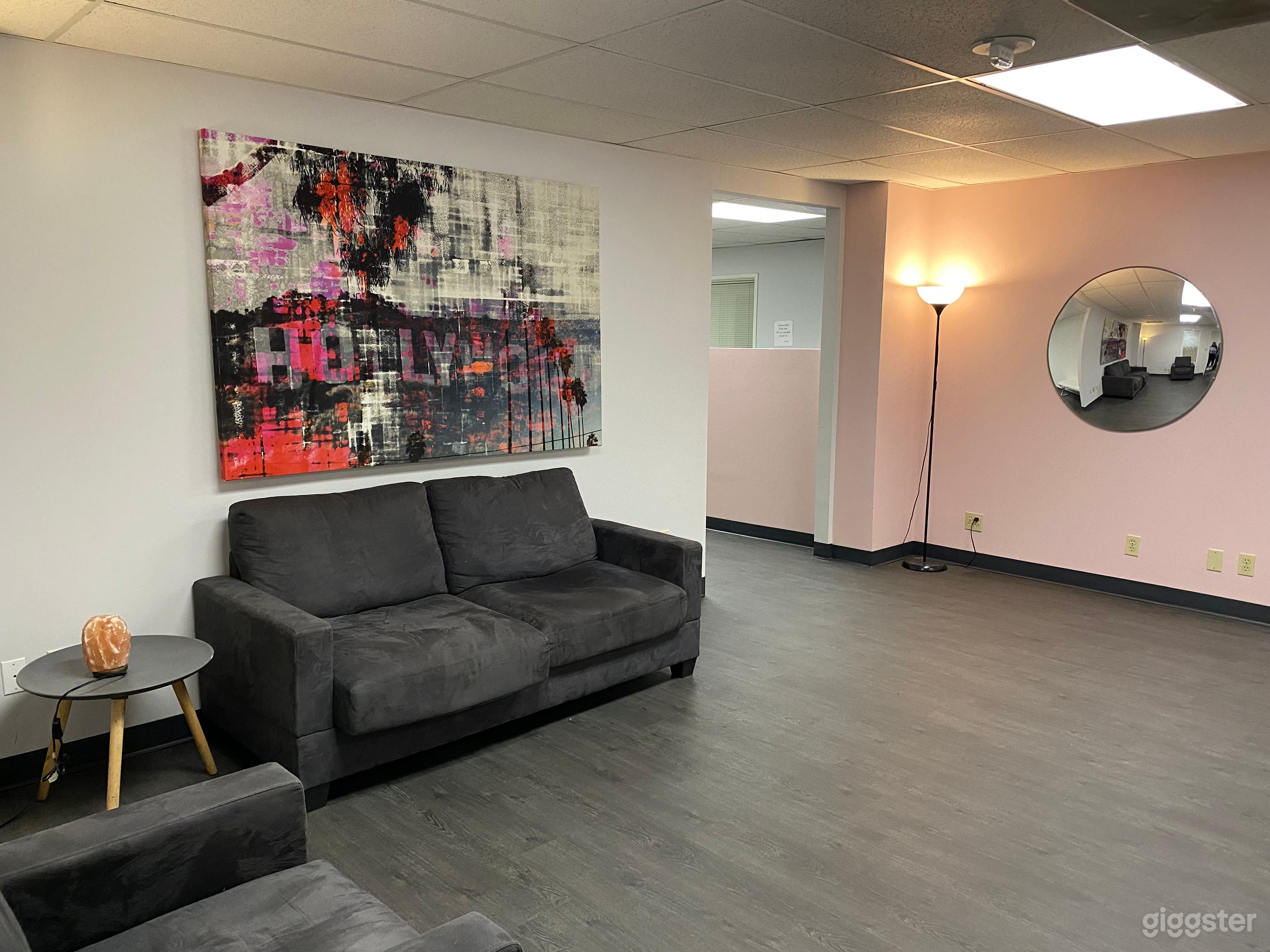 Suite 850: BARBERSHOP / HAIR SALON (LAX) Photo 3