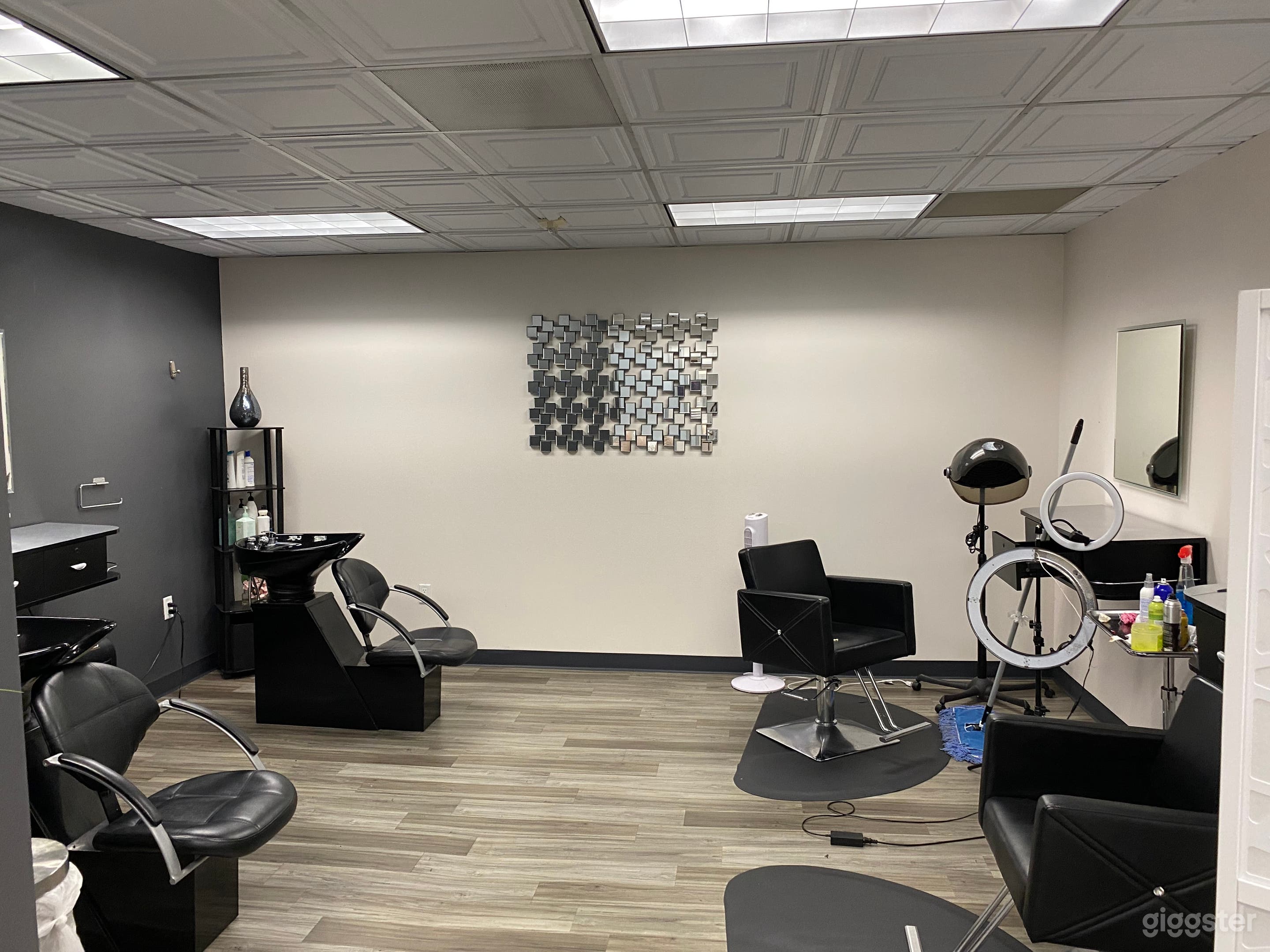 Suite 850: BARBERSHOP / HAIR SALON (LAX) Photo 4