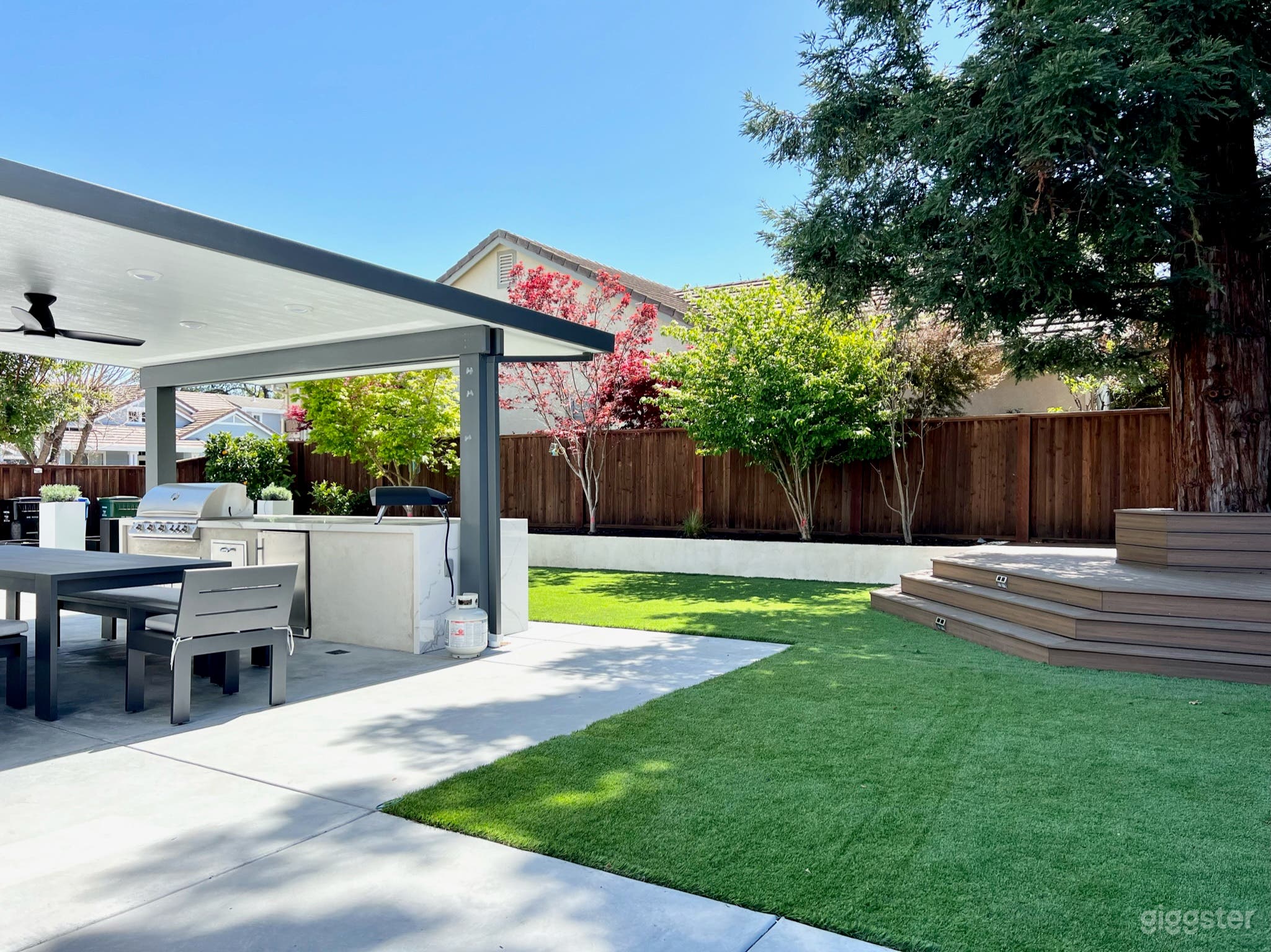 Modern Backyard Retreat: BBQ, Basketball, Golf Photo 2