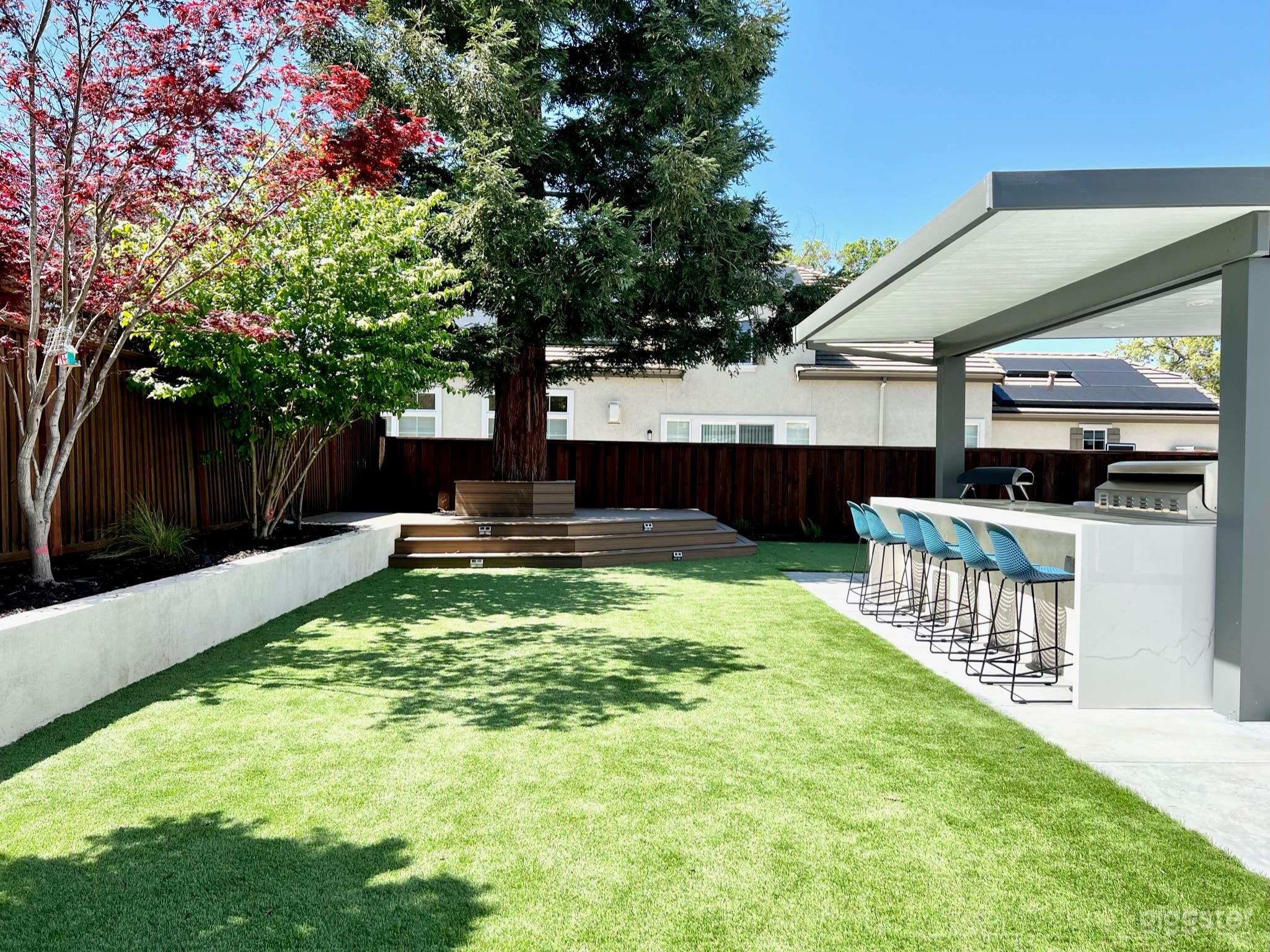 Modern Backyard Retreat: BBQ, Basketball, Golf Photo 1