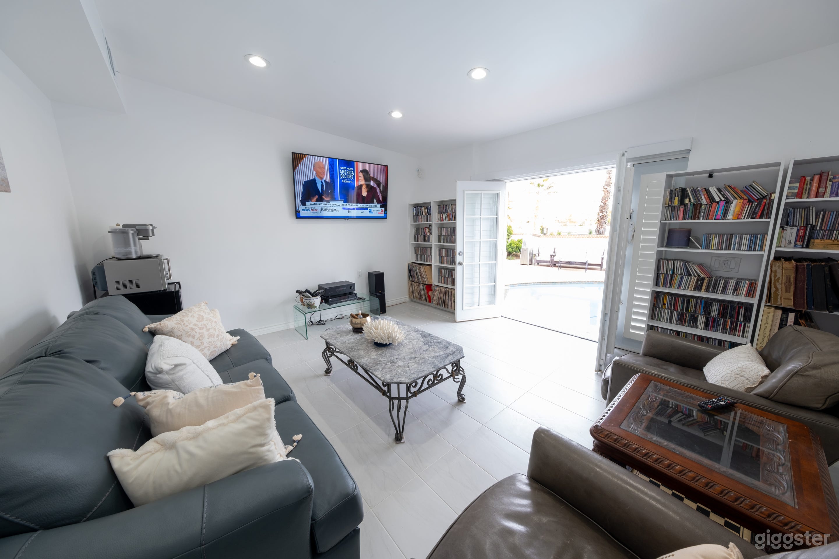 Modern resident retreat Photo 3