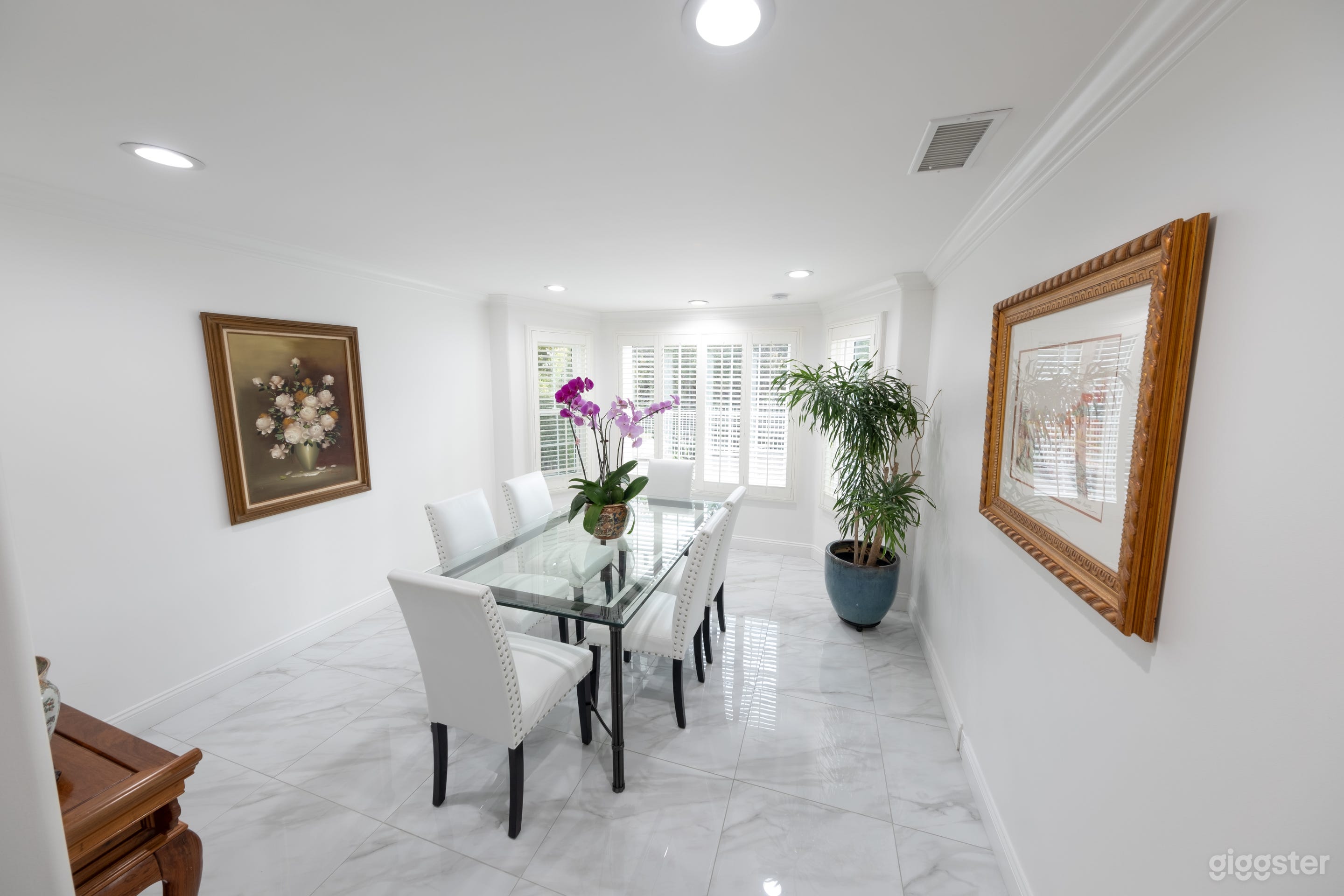 Modern resident retreat Photo 2