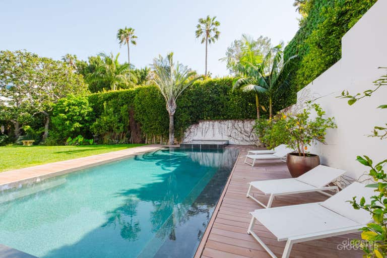   CINEMATIC LUXE SIERRA MANOR/POOL 