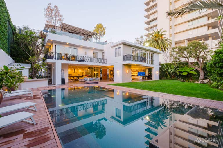   CINEMATIC LUXE SIERRA MANOR/POOL 