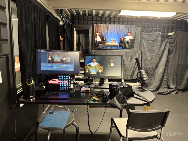  Premium Podcast Studio 