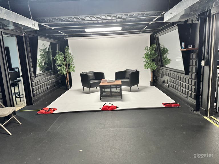  Premium Podcast Studio 