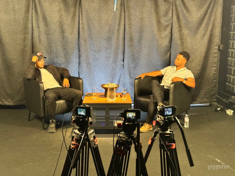  Premium Podcast Studio 