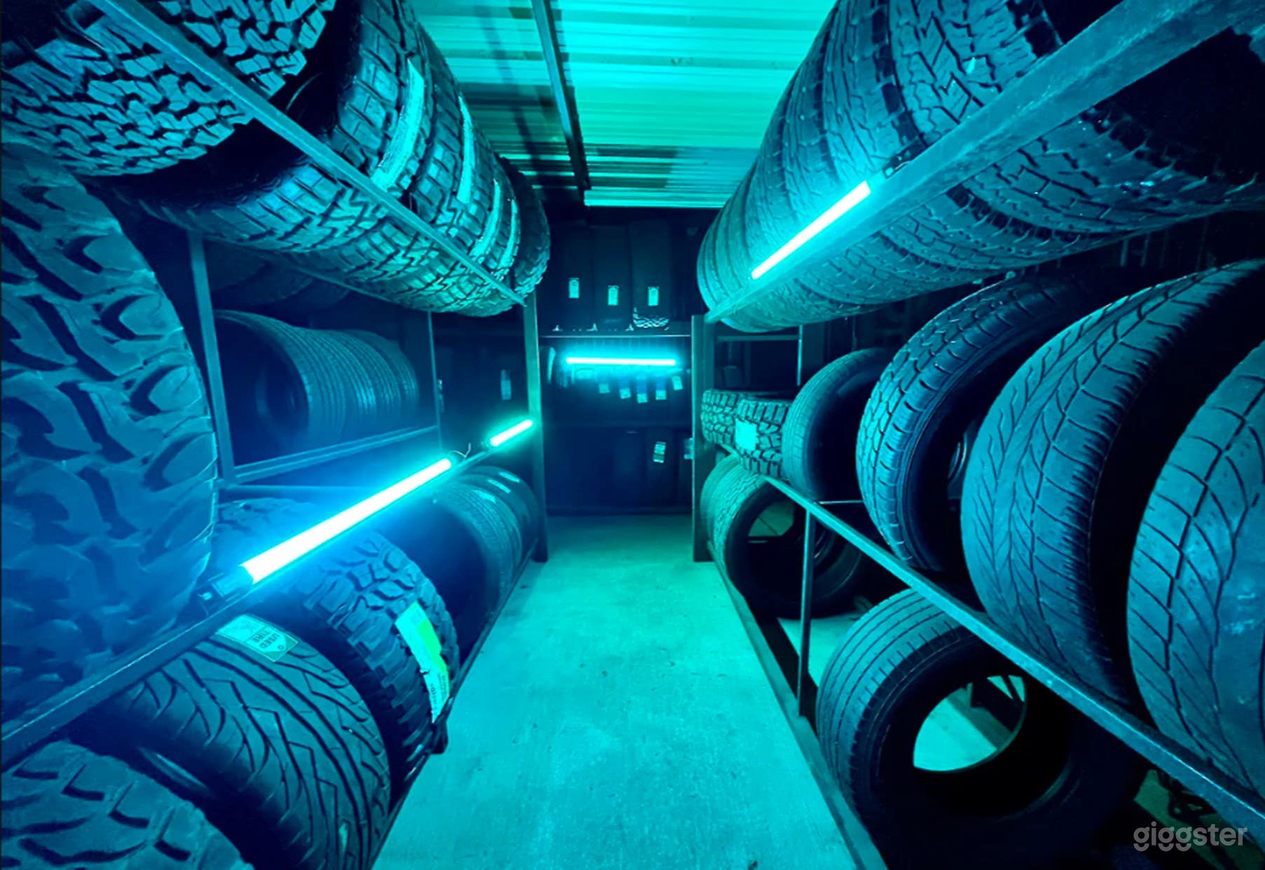 Creative Light Set Ups In Industrial Environment Photo 2