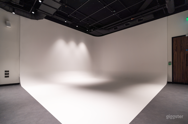  Photo/Film Studio - Elephant  & Castle 