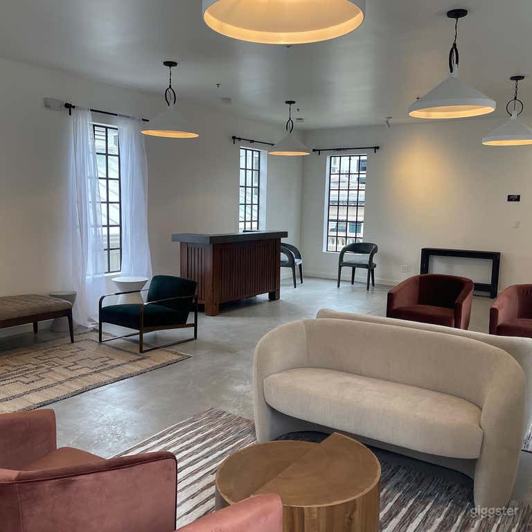  This penthouse combines natural light, city views, and exclusive rooftop access for high-impact gatherings. 