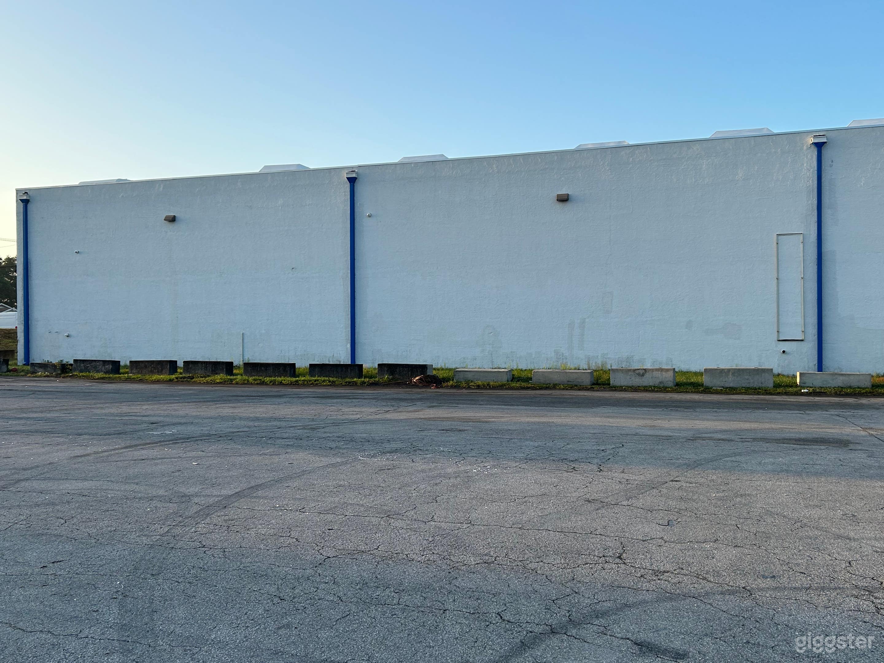 Large Parking Lot with Support Rooms Photo 4