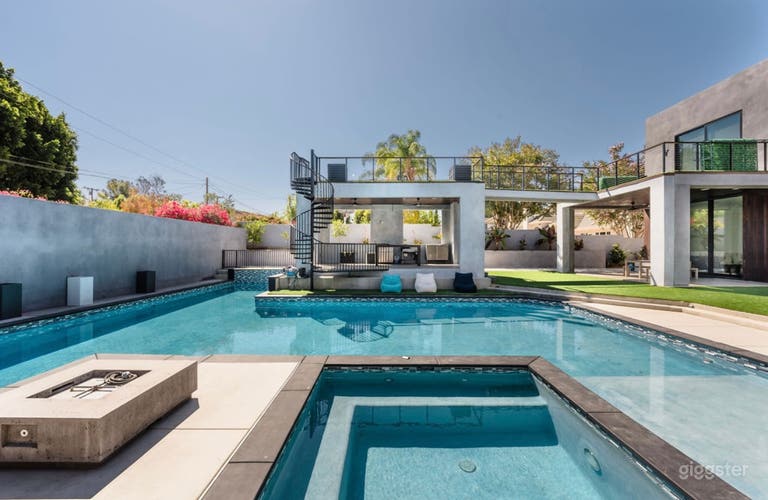  Beautiful Outdoor Space with Pool & Pool House 