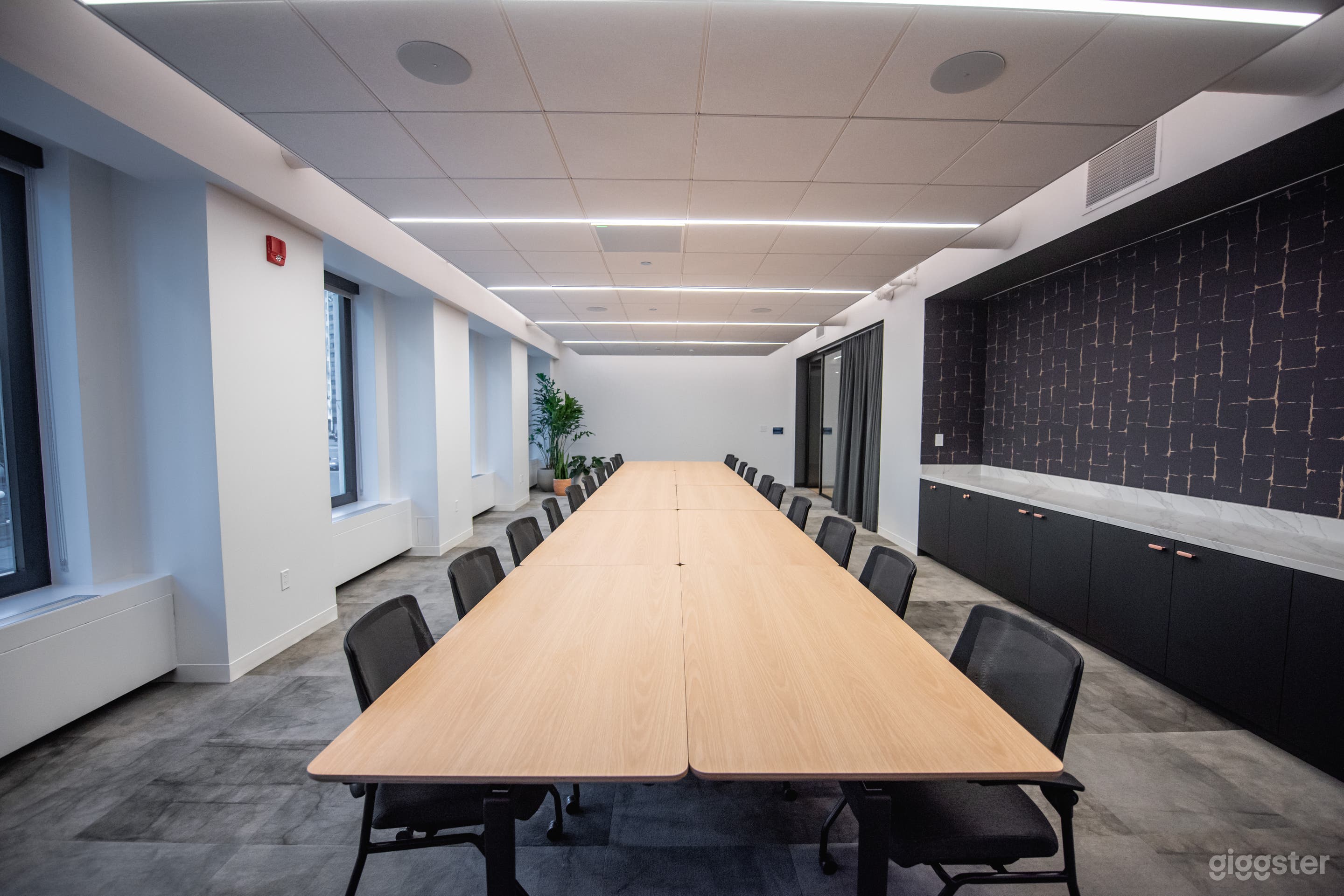 The Bayless – Spacious Private Boardroom with Dry Bar Photo 3