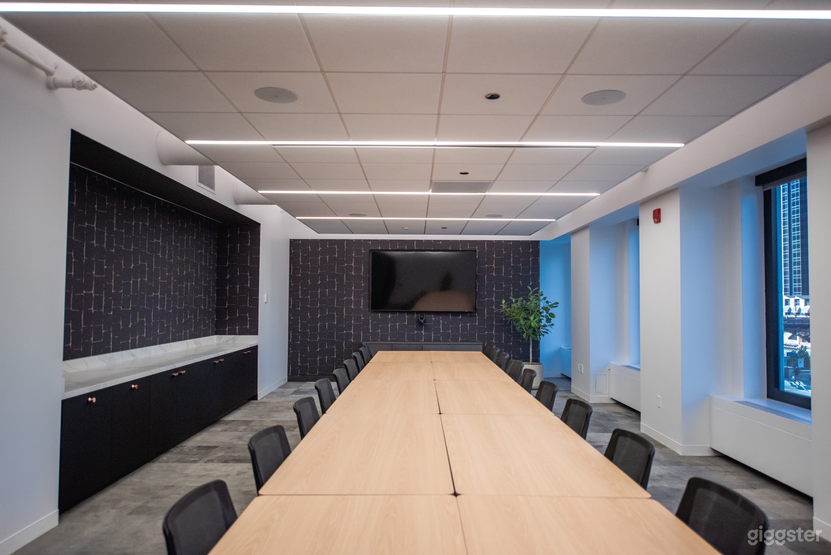 The Bayless – Spacious Private Boardroom with Dry Bar Photo 2