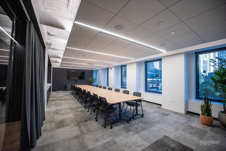  The Bayless – Spacious Private Boardroom with Dry Bar 