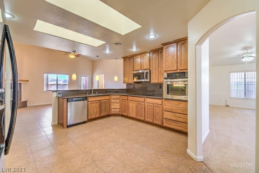 The Desert Sun - A Beautiful Desert House Photo 3