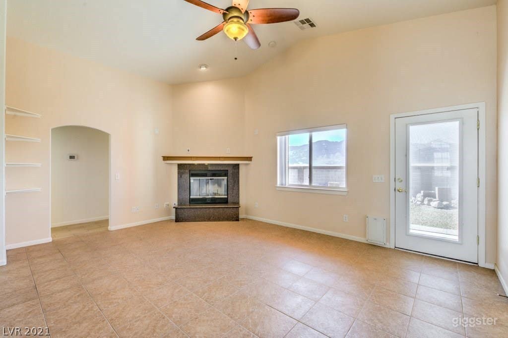 The Desert Sun - A Beautiful Desert House Photo 4