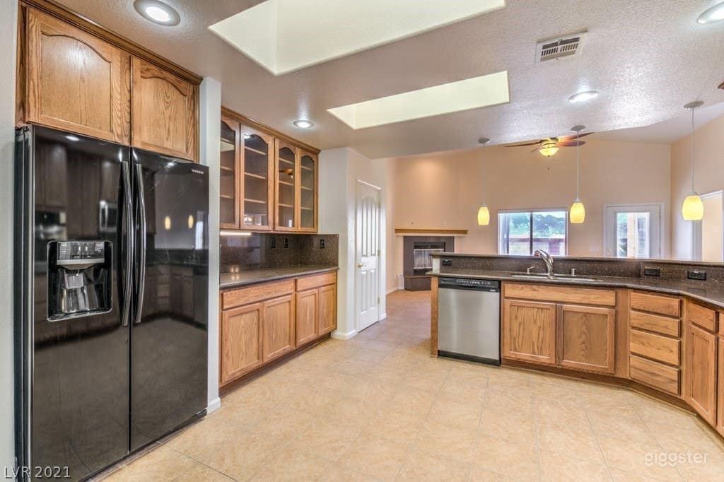 The Desert Sun - A Beautiful Desert House Photo 2