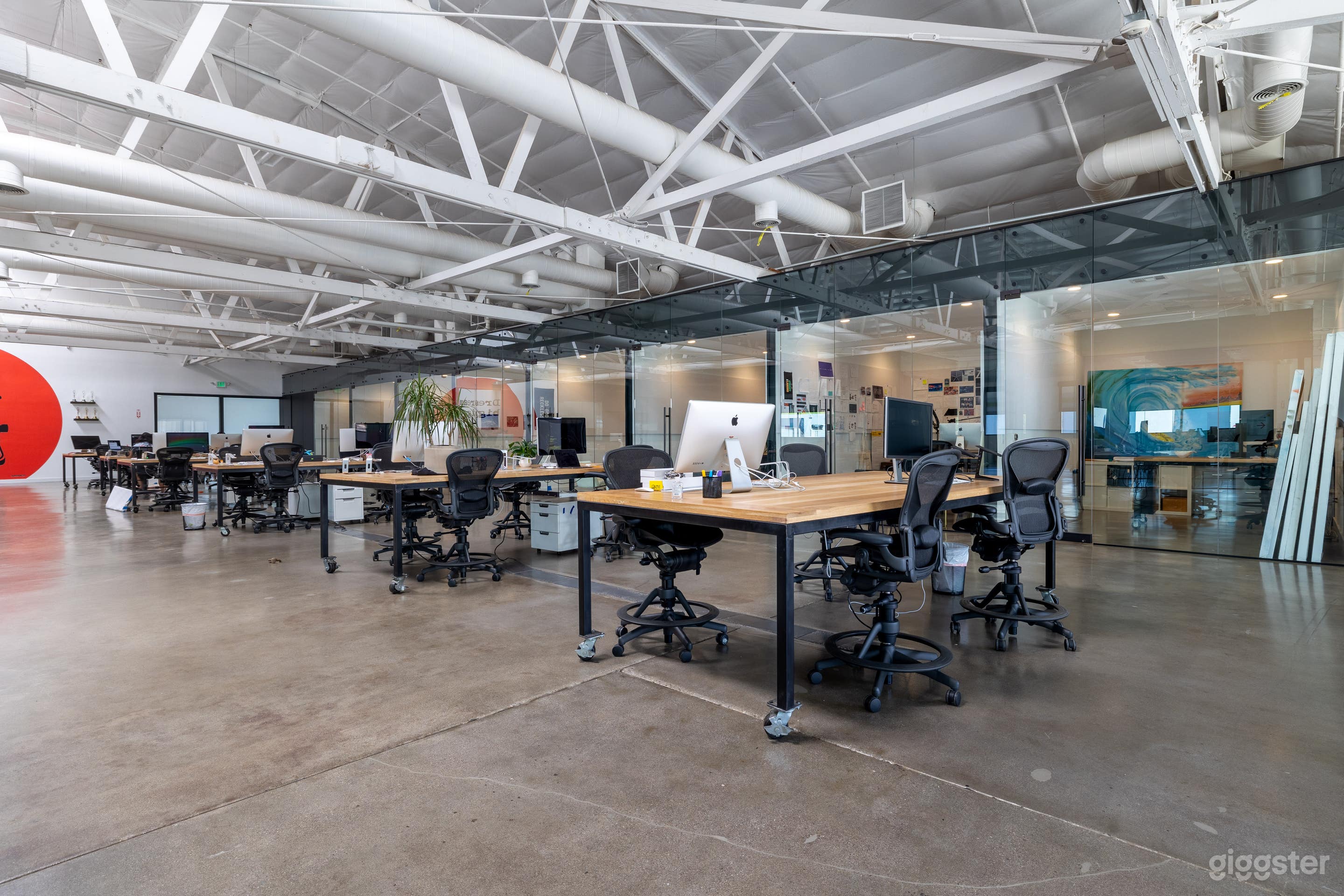 Maximum Office + Gallery Photo 2