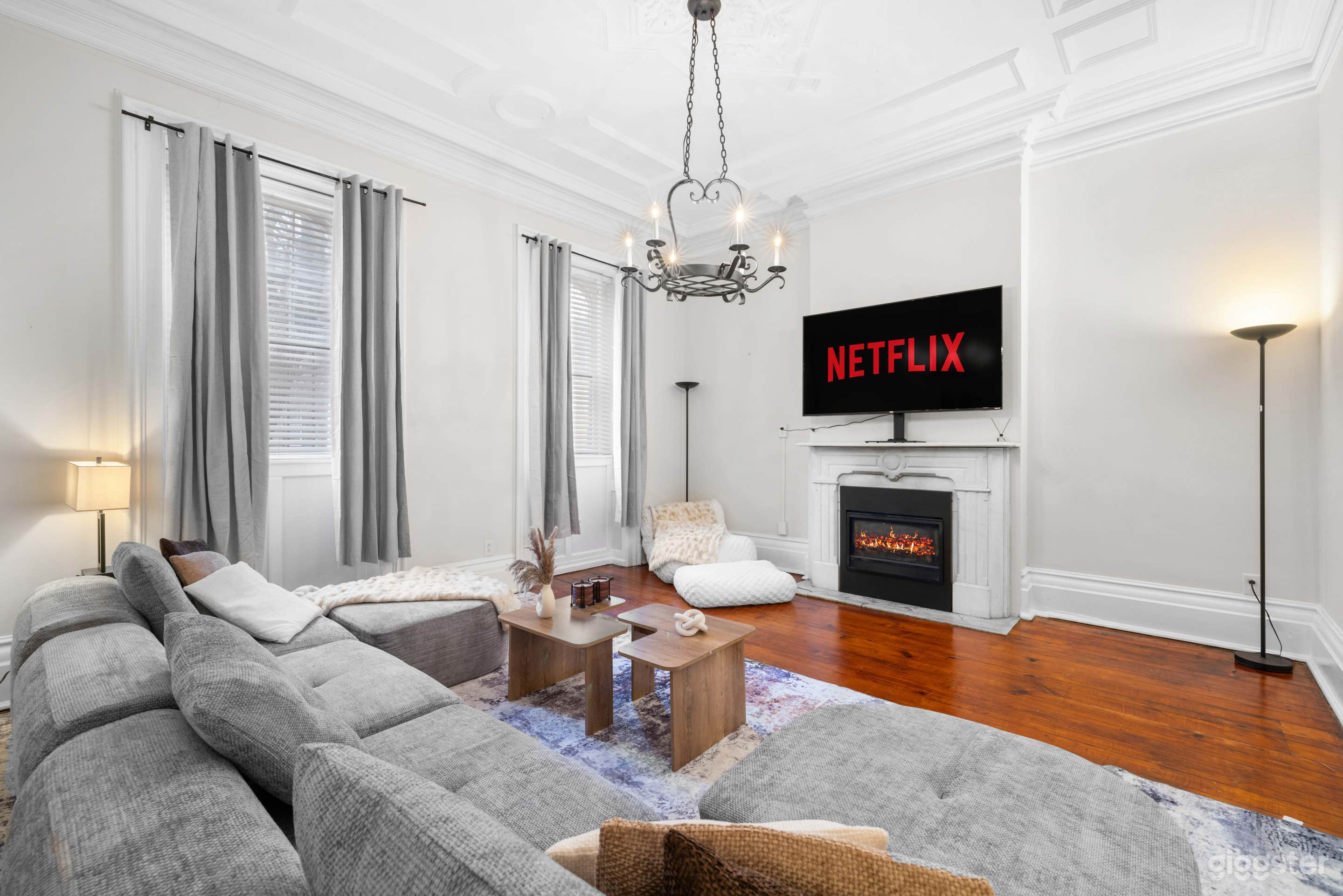 Victorian House - Brick Wall | Moldings | High Ceilings Photo 2