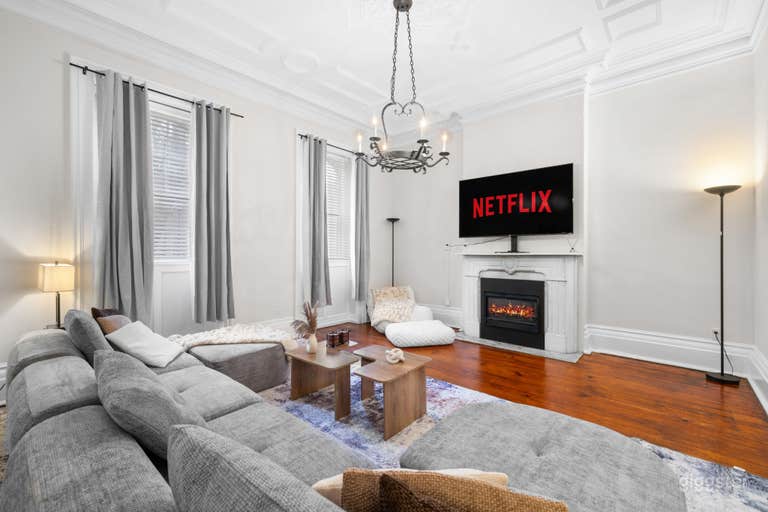  Victorian House - Brick Wall | Moldings | High Ceilings 