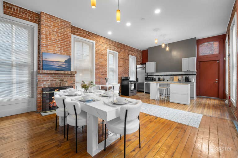  Victorian House - Brick Wall | Moldings | High Ceilings 