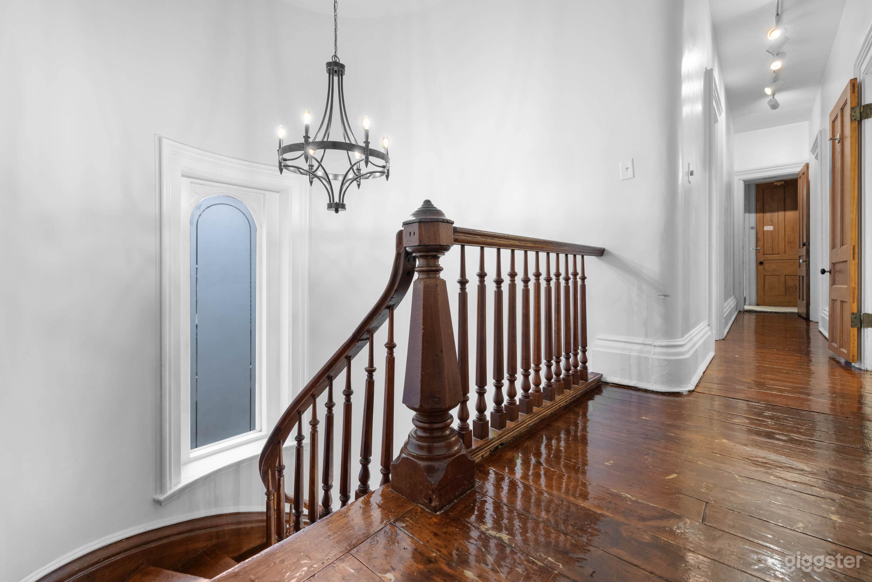 Victorian House - Brick Wall | Moldings | High Ceilings Photo 4