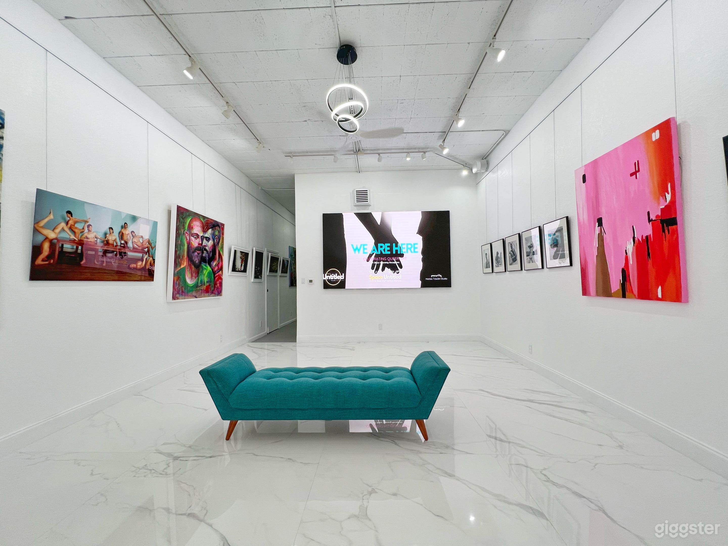 Modern Elegant Art Gallery Photo 2