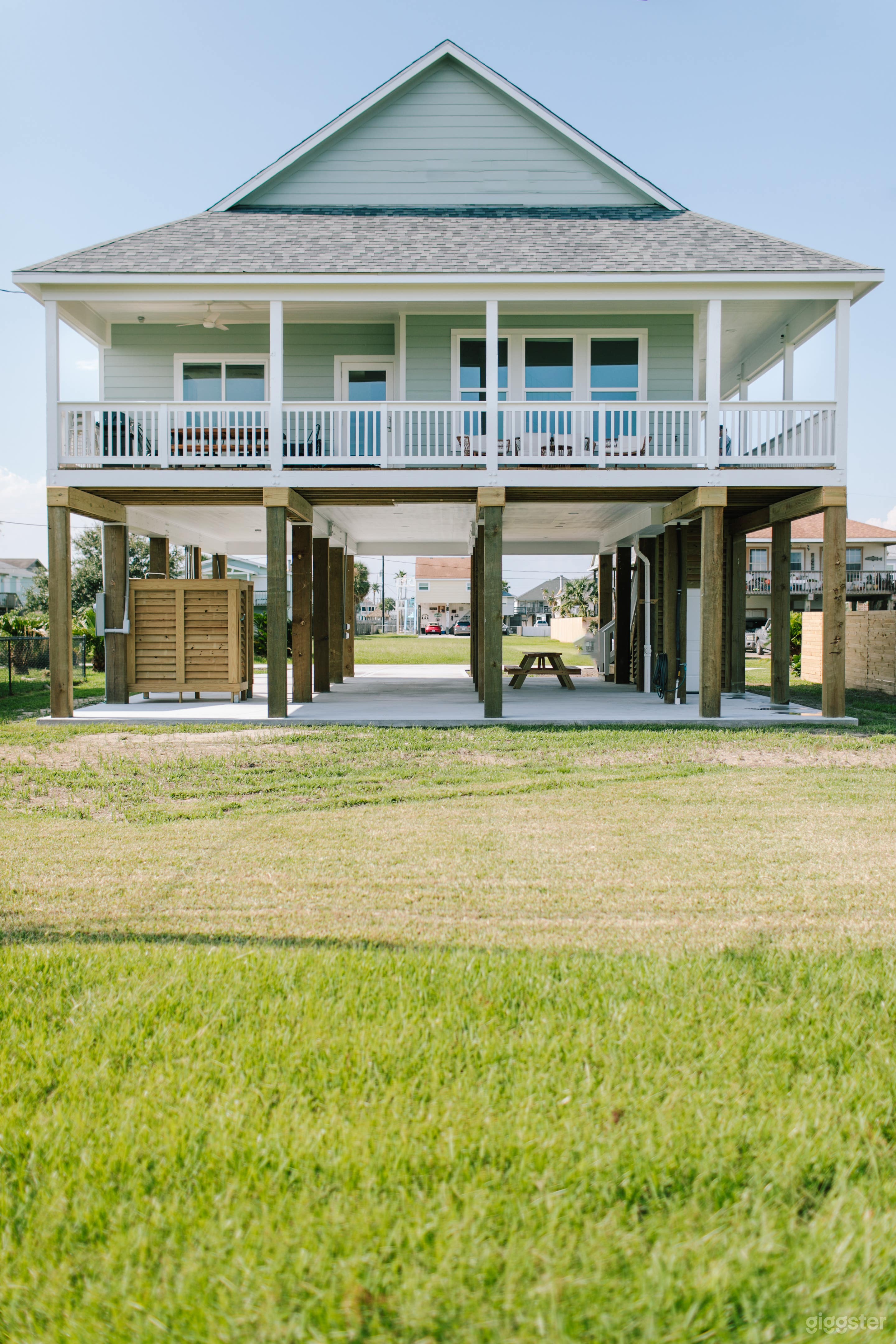 All White Interior Beach Home With Vaulted Ceiling Photo 3