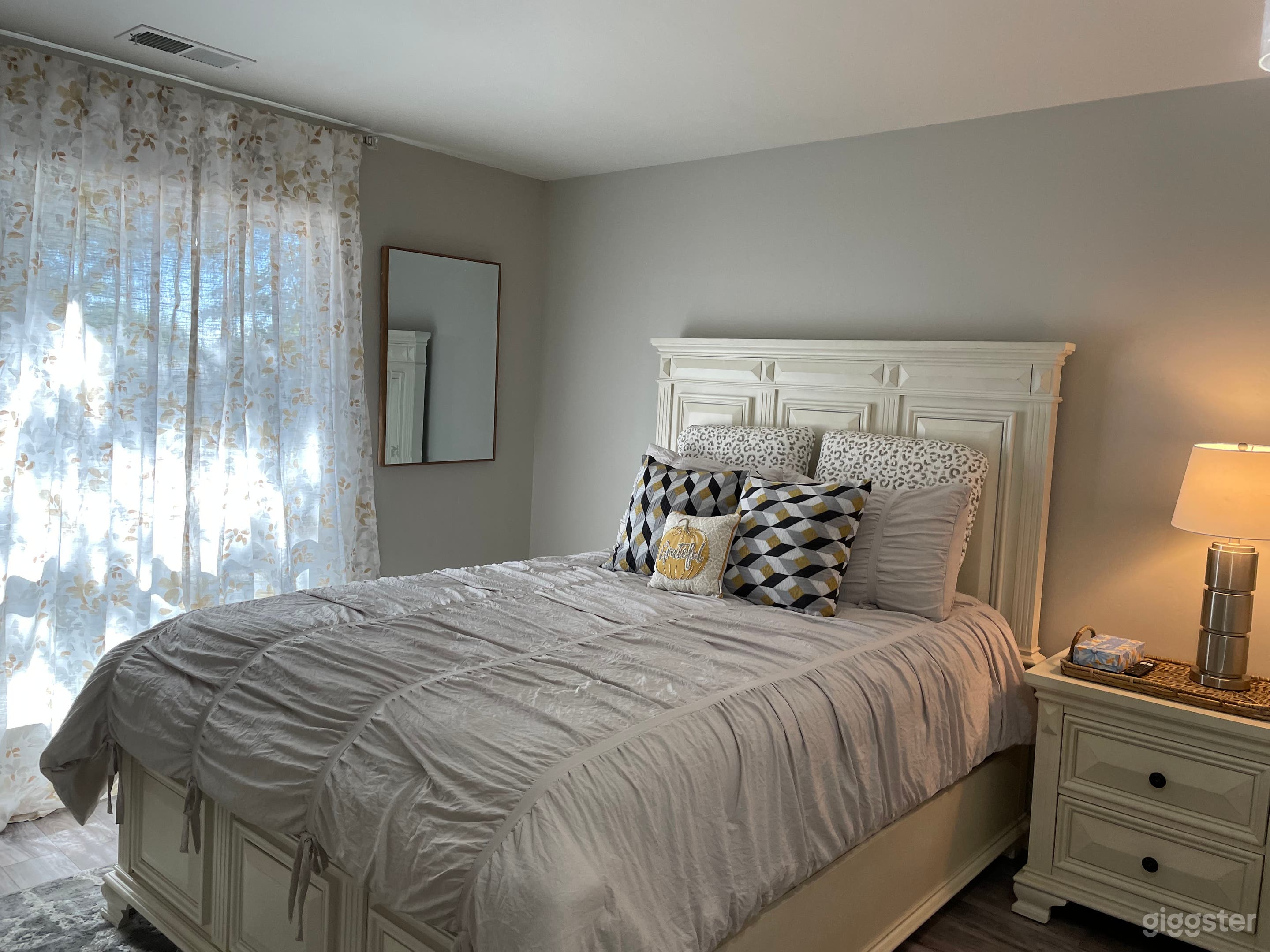 Remodeled and furnished Tram home  Photo 1