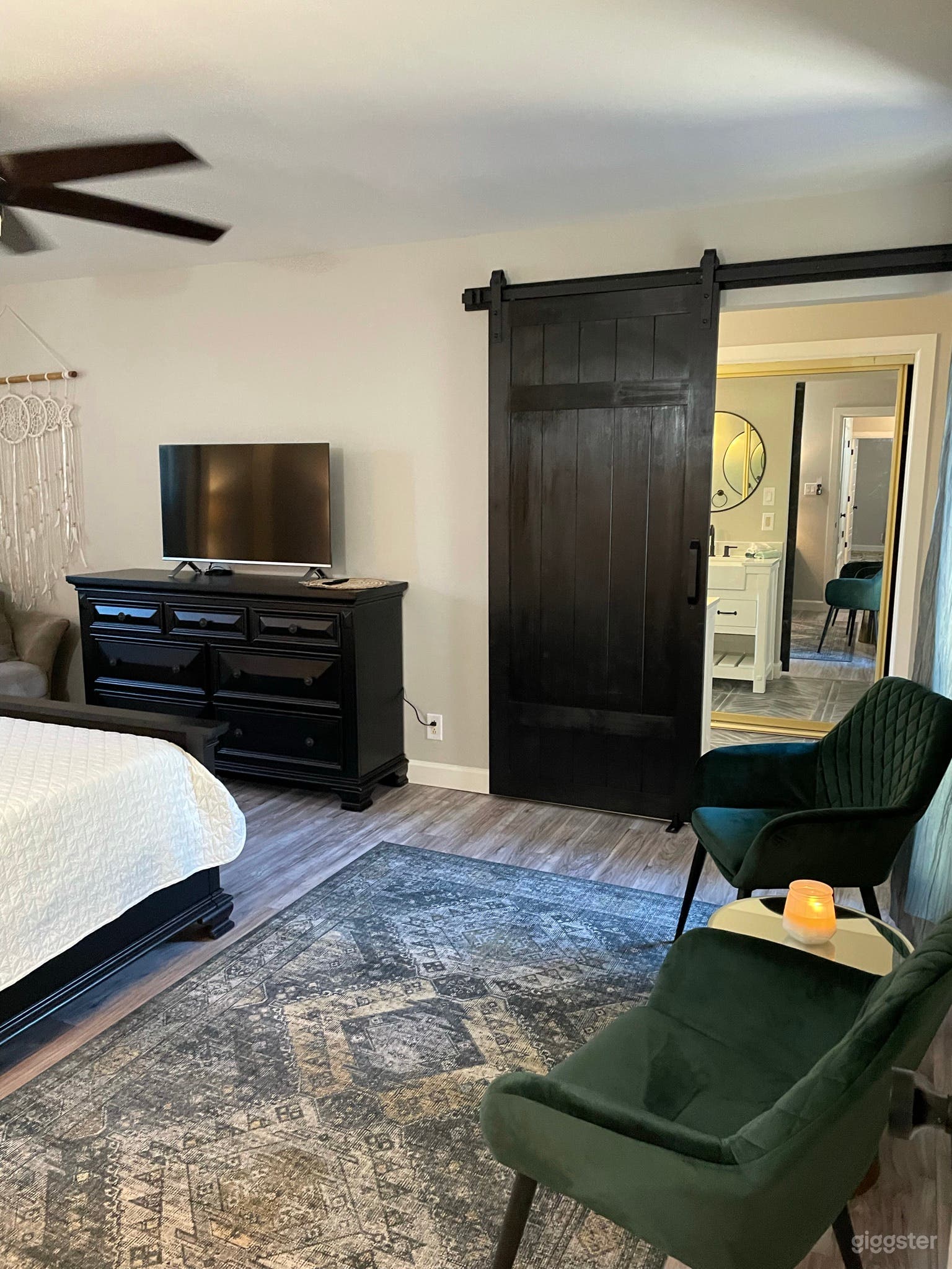 Remodeled and furnished Tram home  Photo 2