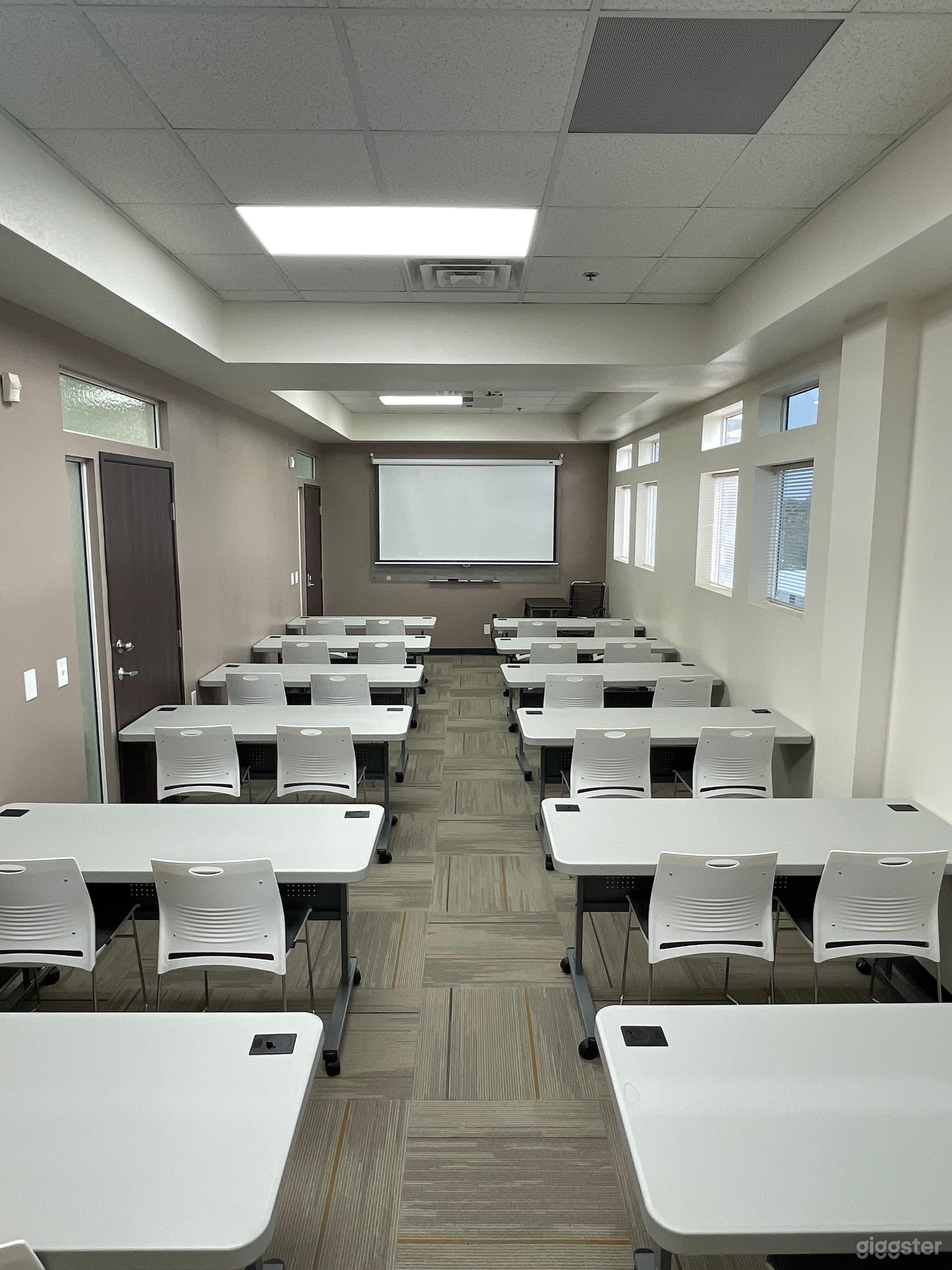 Classroom layout with projection screen
