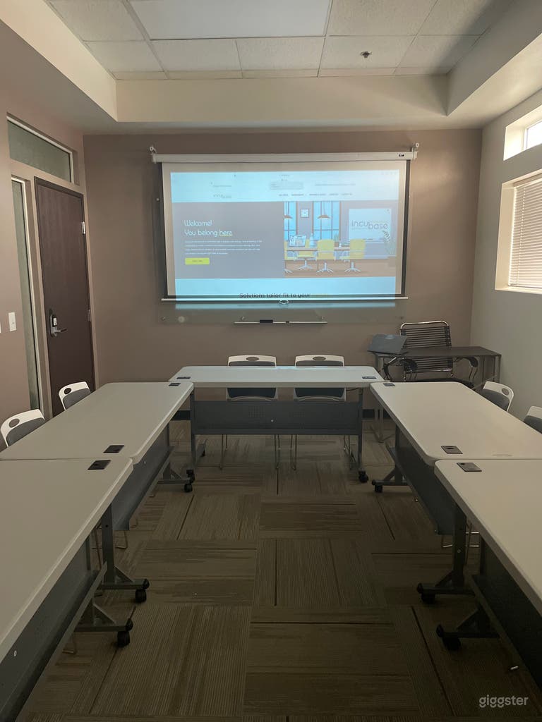  U-Shape with Projector on
 