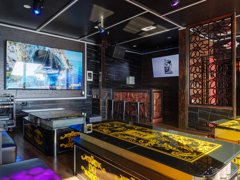  Retro Waterfront Karaoke Lounge 