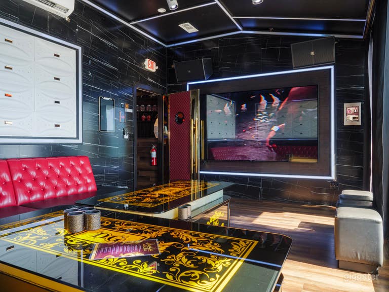  Retro Waterfront Karaoke Lounge 