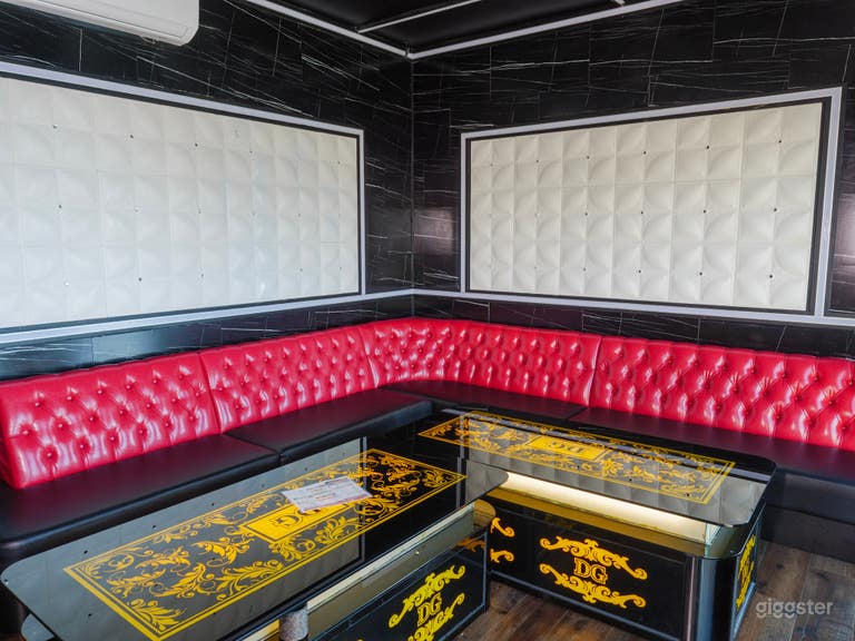  Retro Waterfront Karaoke Lounge 