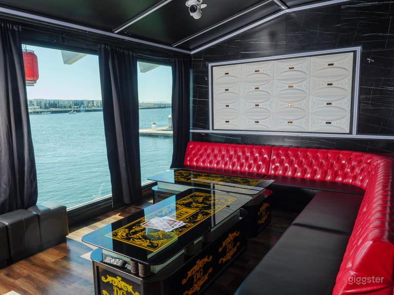  Retro Waterfront Karaoke Lounge 