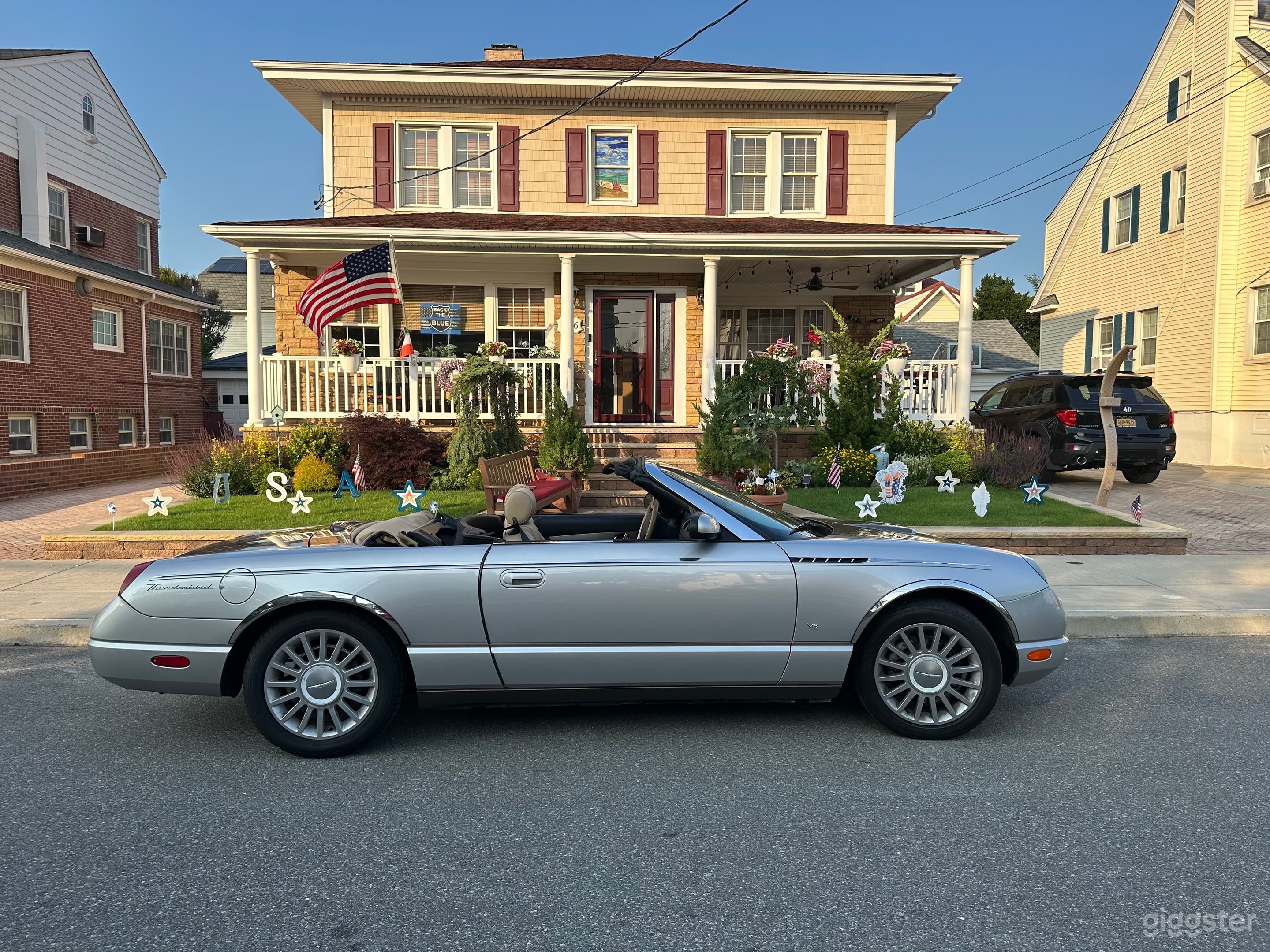 2004 Thunderbird Photo 1