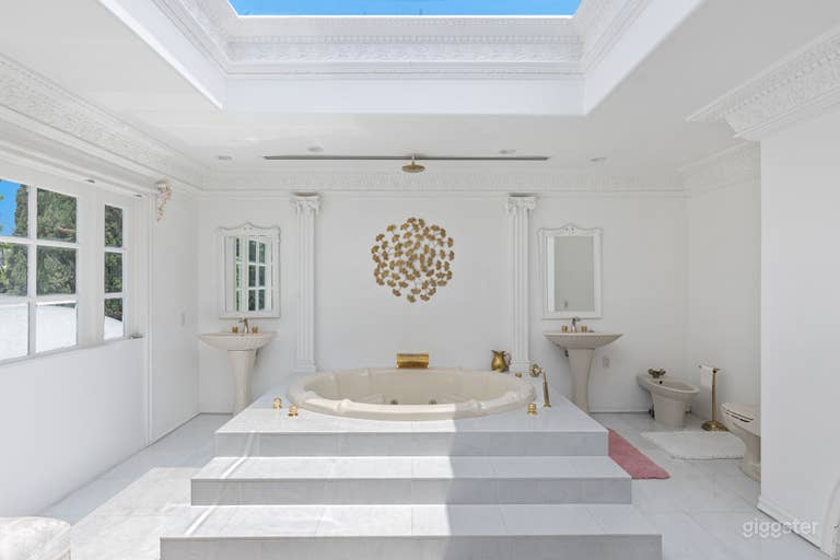  Beautiful Bathtub/Jacuzzi 