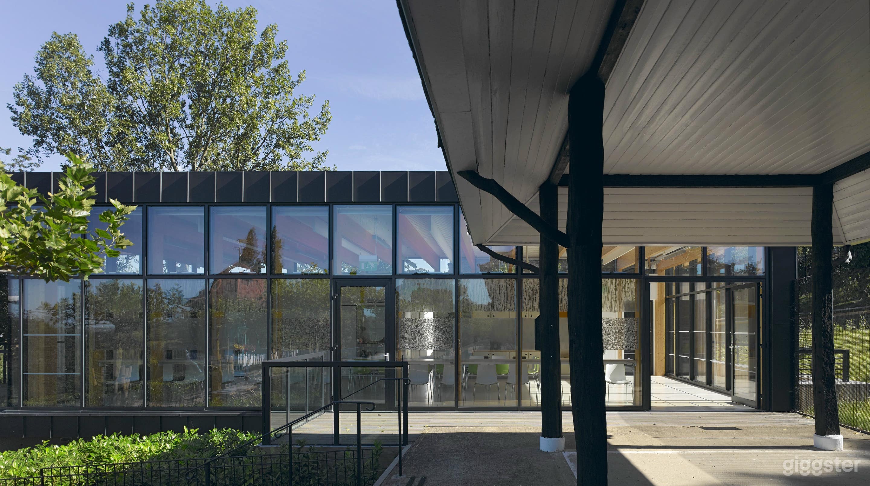 Modern Pavilion in London Photo 3