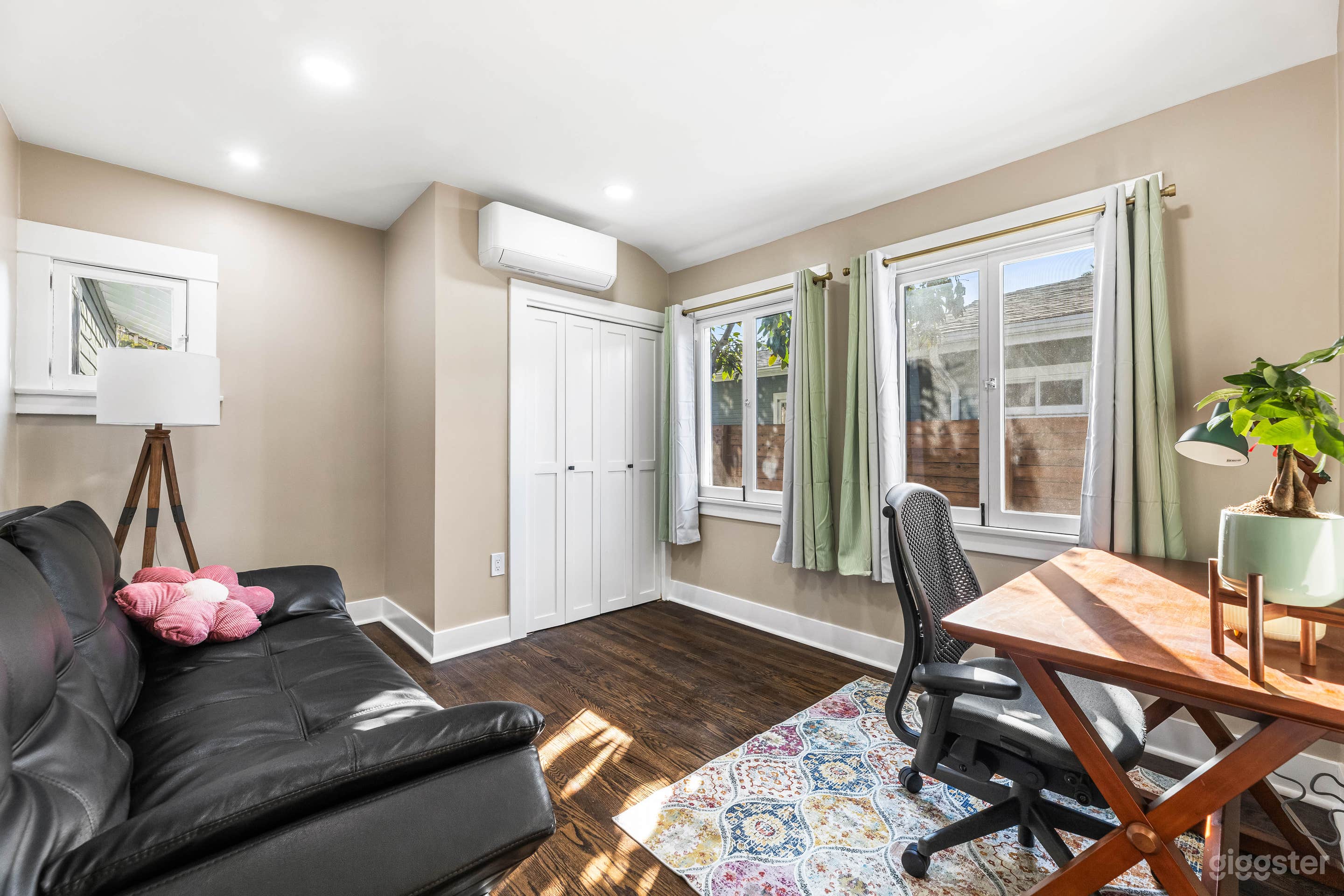 Camera-Ready Craftsman in Hollywood Photo 2