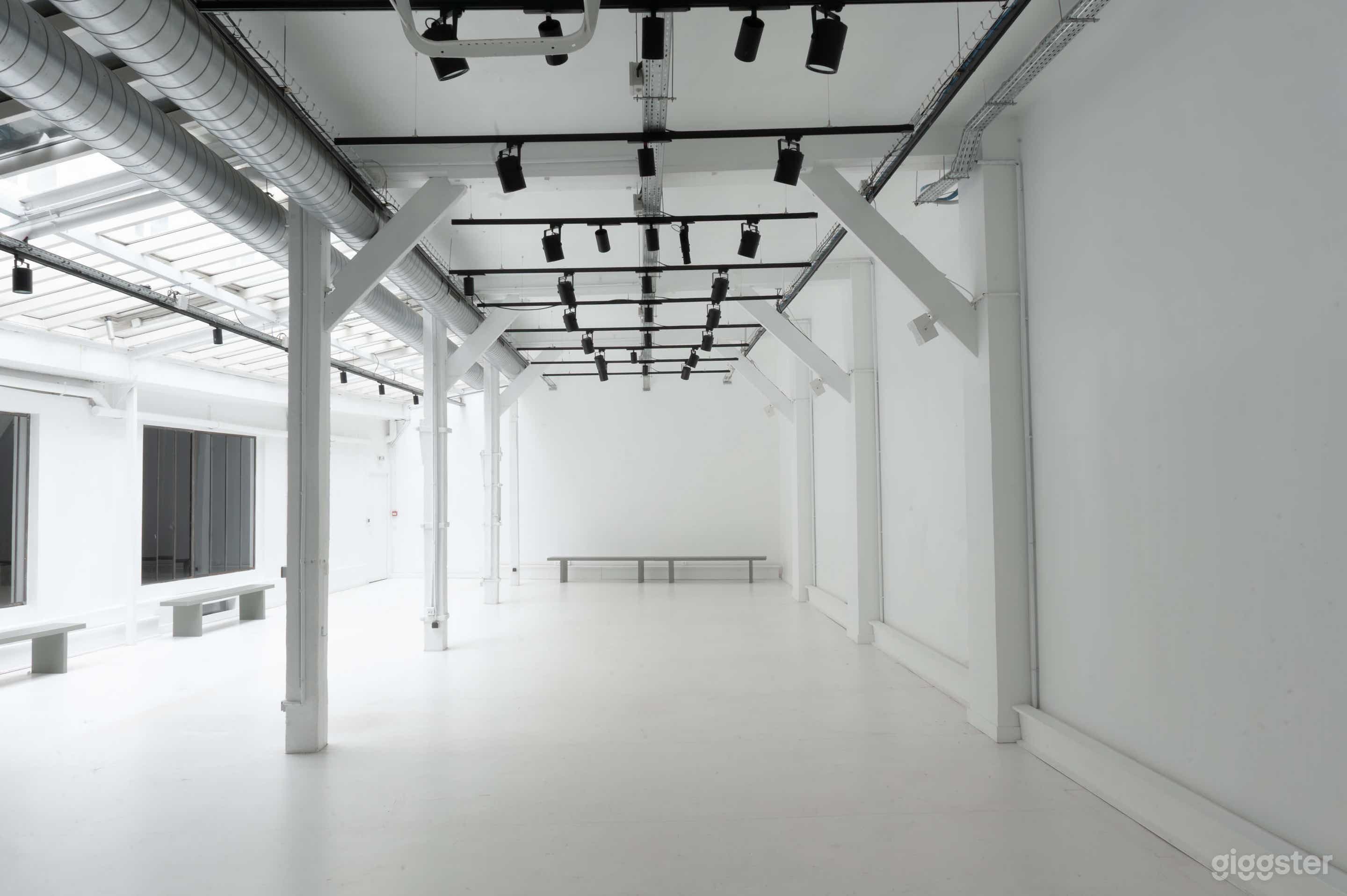 Minimal Showroom and Photo Studio (Full Buyout) Photo 2
