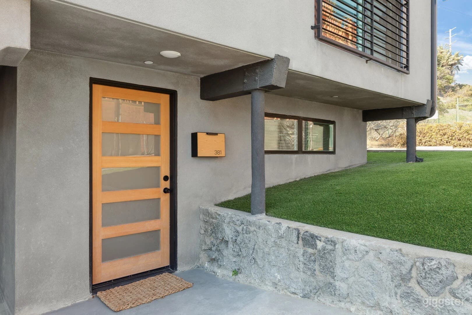 Tide House Studio Suite E | Modern Seaside Photo 3