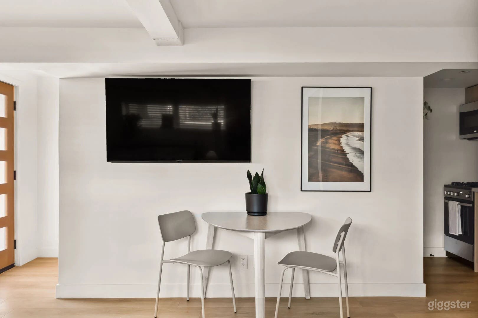 Tide House Studio Suite E | Modern Seaside Photo 1