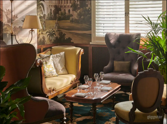 Cozy Afternoon Tea Room in London Photo 2